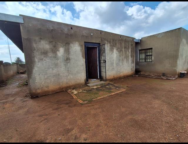 4 BEDROOM HOUSE FOR SALE IN SEBOKENG ZONE 3
